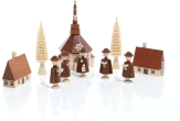 Weihnachtsfiguren - Seiffener Kirche ,Kurrendesänger mit Häusern und Bäumen Natur - Höhe (Kirche) 11,5cm