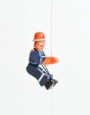 Holzspielzeug Kletterfigur Jugendfeuerwehr Höhe=6,5 (Kletterseil ca 45 cm)cm