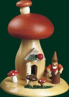 Räucherfigur – detailreicher Pilz mit fröhlichem Zwerg und bunter Axt, mehrfarbig – BxHxT = 10 x 18