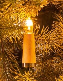 Lichterkette – handgefertigte Holzschaftkerzen Buche-hell mit 30 warmen Riffelkerzen, 60 cm Abstand,