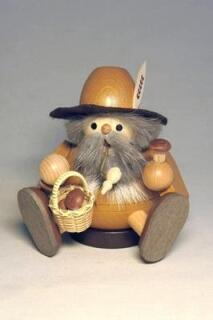 Räucherfigur Waldschrat mit Zapfen im Korb, braunem Hut und heller Jacke aus Holz von Erzgebirgische