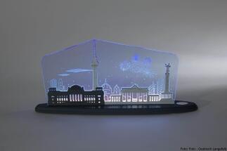 Motivleuchte Berliner Skyline mit LED-Beleuchtung auf Holzsockel von Weigla Günter Gläser,