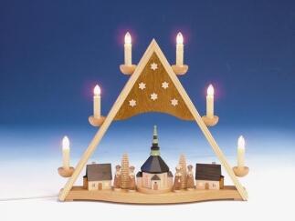 Schwibbogen – detailreiches Spielzeugdorf mit Kirche und Kurrendefiguren, naturfarben, elektrisches