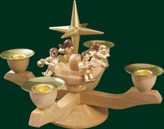 Adventsleuchter aus dem Erzgebirge mit goldfarbenem Stern und musizierenden Engeln, naturbelassenes