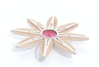 Teelichthalter - Spanstern aus 8 gestochenen Bäumchen - BxHxT 21,5x3x21,5cm